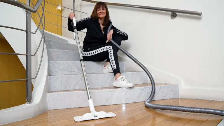 Il mistero del parquet che fa polvere: e se il problema non fosse il pavimento?