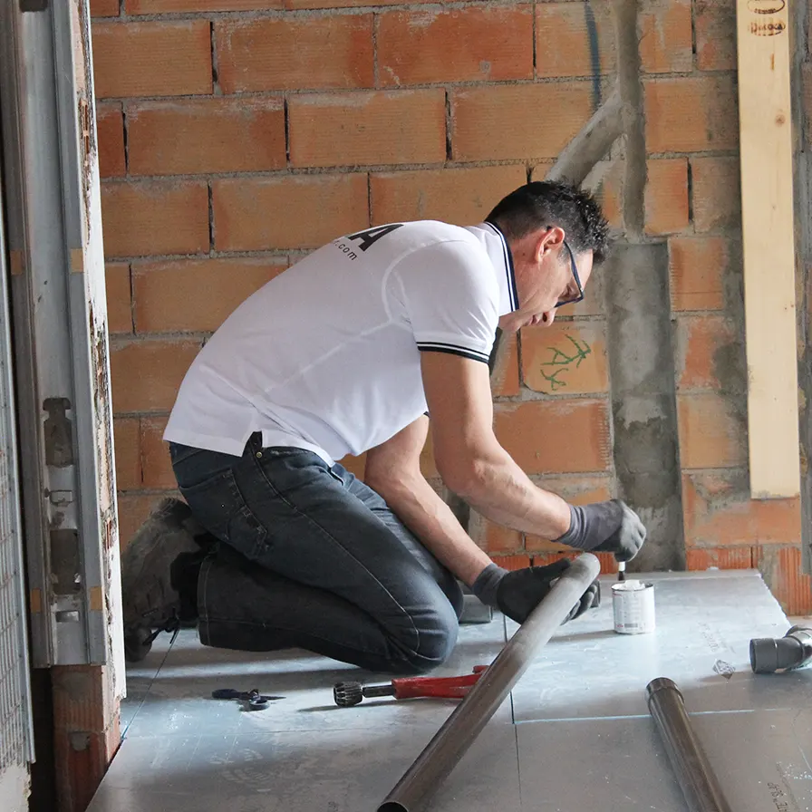 Installatore in cantiere Sistem Air